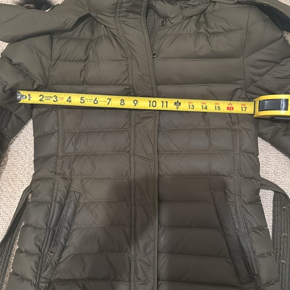 Authentic Burberry coat - Picture 9 of 10